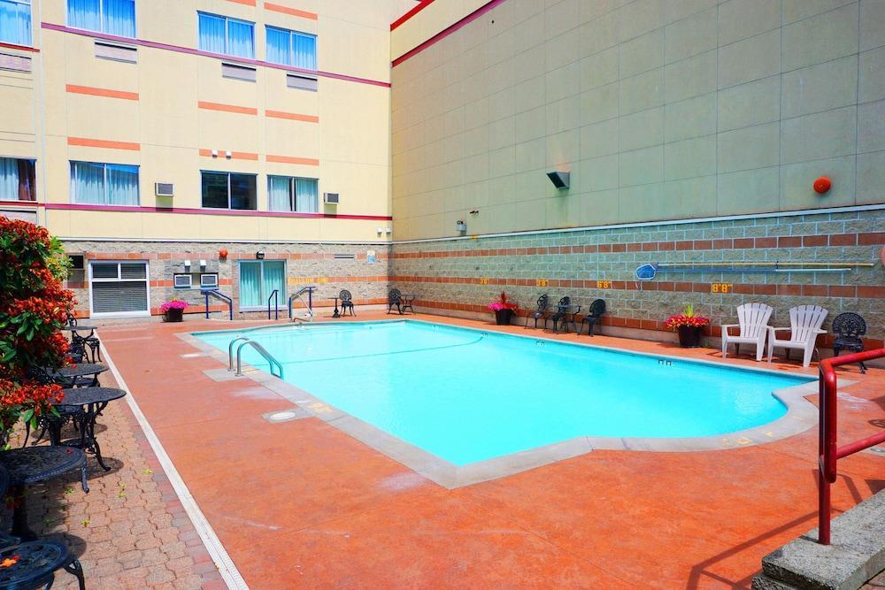 Red Lion Inn And Suites Виктория Екстериор снимка