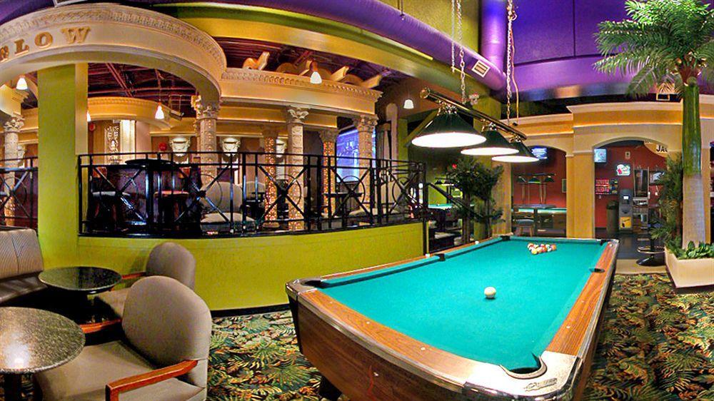 Red Lion Inn And Suites Виктория Екстериор снимка