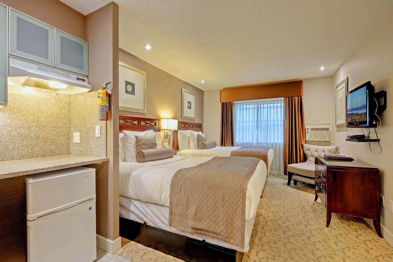 Red Lion Inn And Suites Виктория Екстериор снимка