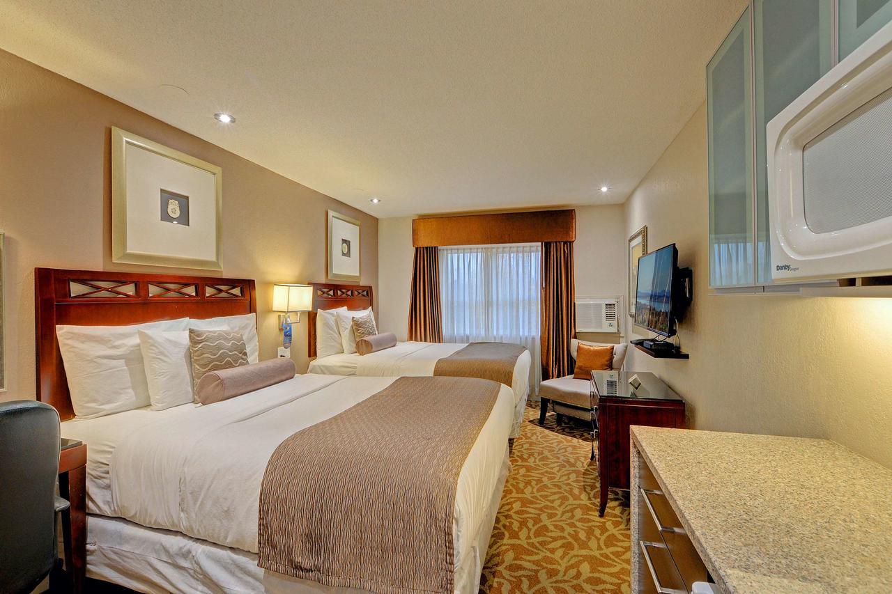 Red Lion Inn And Suites Виктория Екстериор снимка