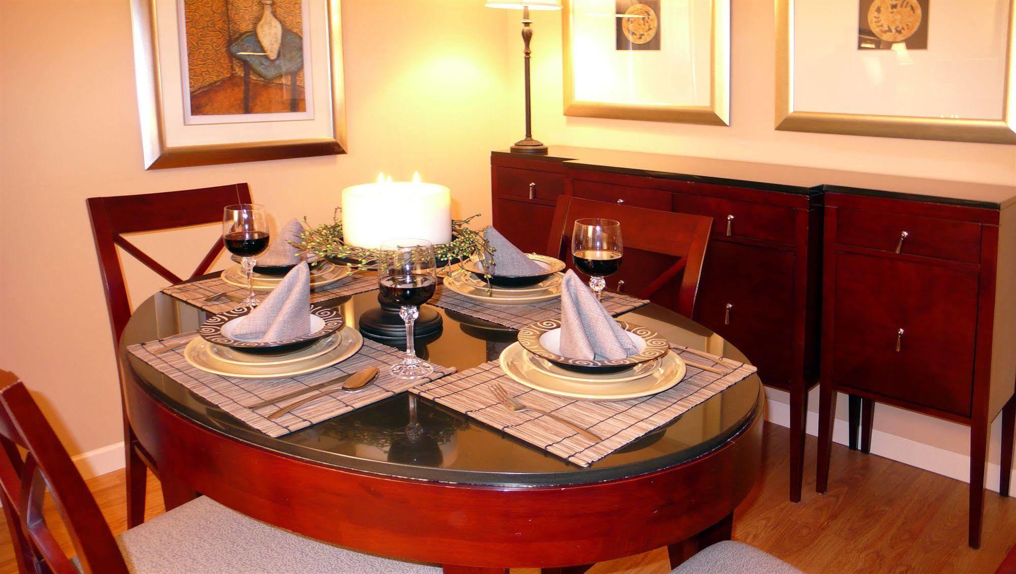 Red Lion Inn And Suites Виктория Екстериор снимка