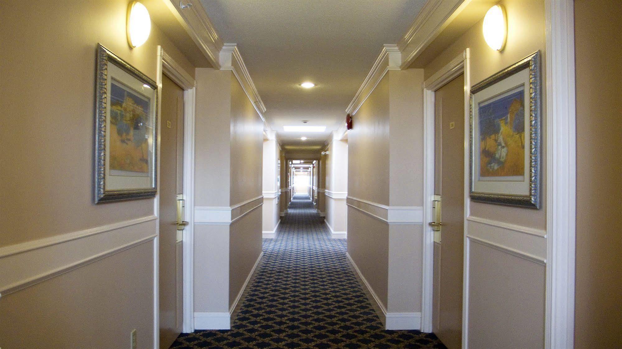Red Lion Inn And Suites Виктория Интериор снимка