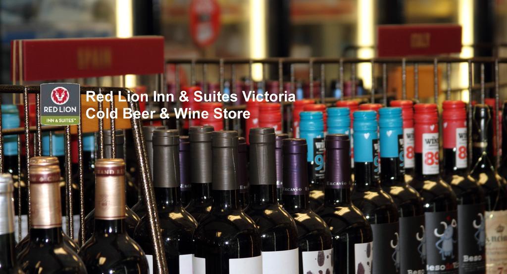 Red Lion Inn And Suites Виктория Екстериор снимка