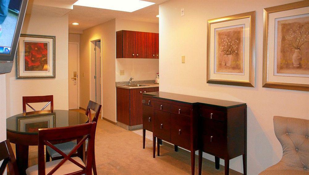 Red Lion Inn And Suites Виктория Интериор снимка